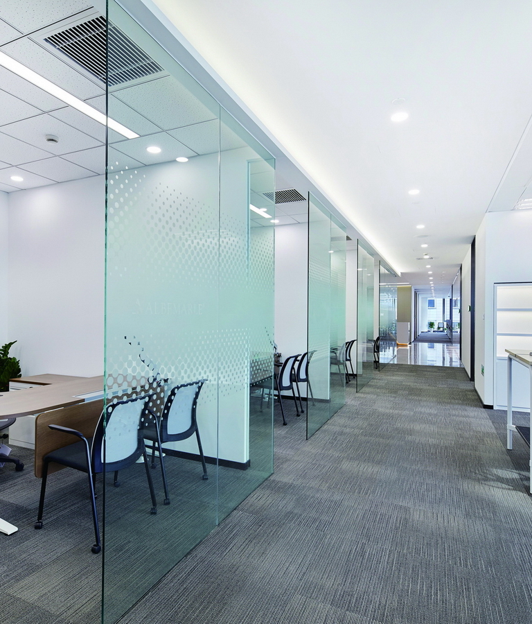 雅保化工(gong)辦(bàn)公(gōng)室裝(zhuang)修-辦(bàn)公(gōng)區(qu)玻璃隔斷(duan)-pc