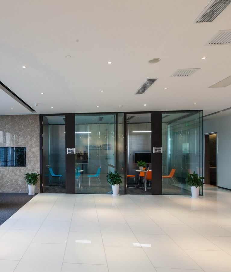 銀聯(lian)辦(bàn)公(gōng)室裝(zhuang)修-大(da)堂-pc