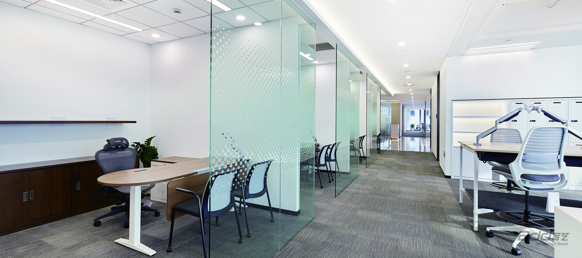 雅保化工(gong)辦(bàn)公(gōng)室裝(zhuang)修-辦(bàn)公(gōng)區(qu)玻璃隔斷(duan)-pc