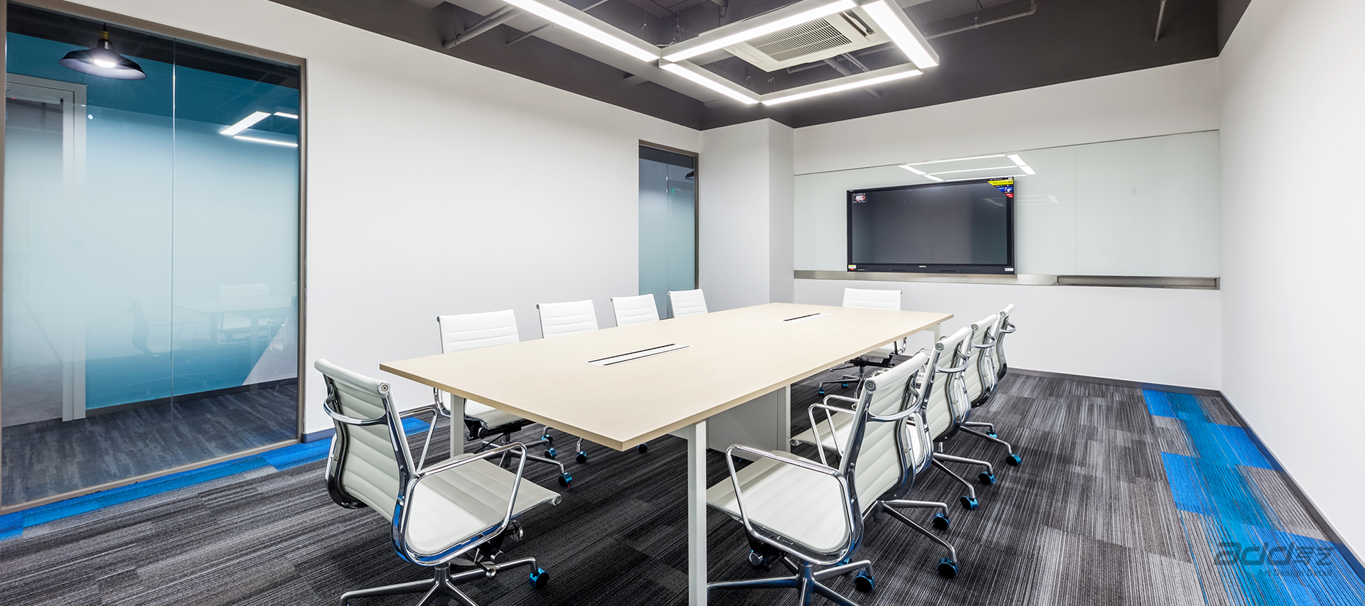 複星共享辦(bàn)公(gōng)室裝(zhuang)修-會議室-pc